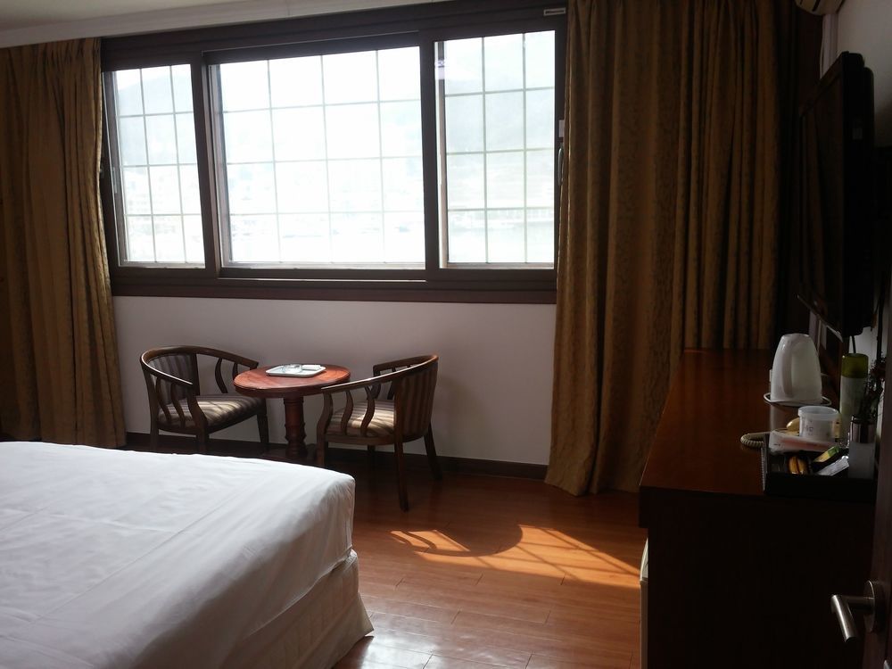 Geoje Jangseungpo Lighthouse Hotel Sodong Esterno foto